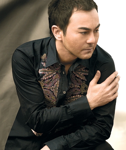 serdar ortaç bakışı