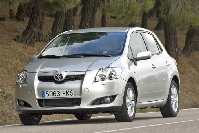 Toyota auris робот