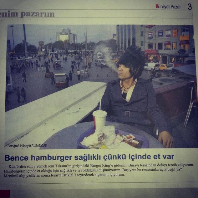 mahallenin ücra köşesinde kümeleşen barzolar
